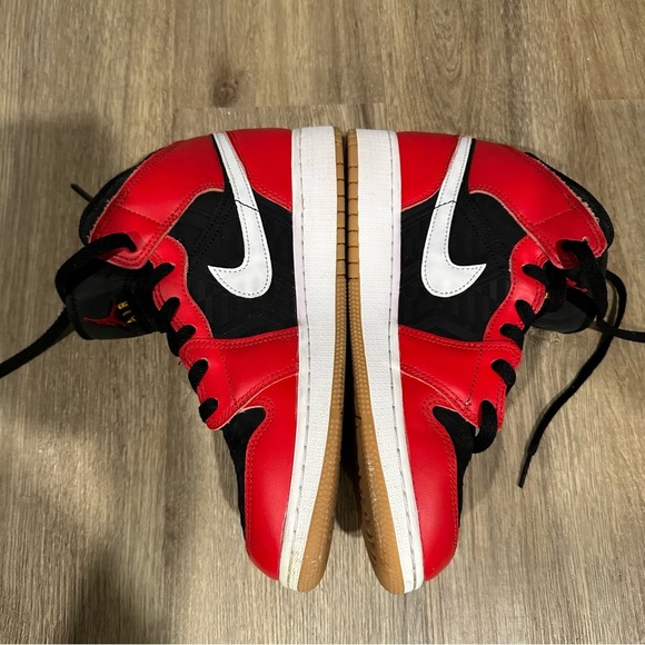 {preloved} Youth Air Jordan 1 - Picture 3 of 11